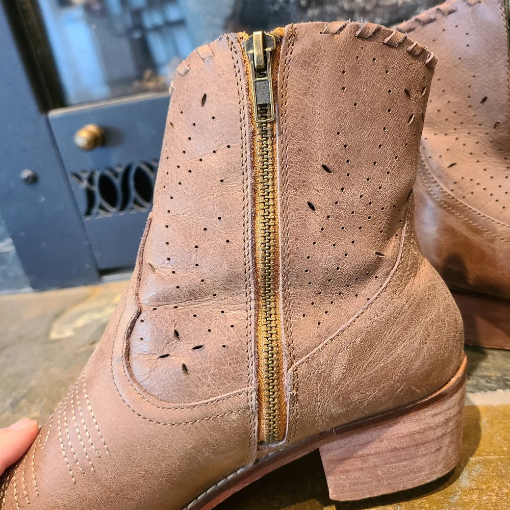 Shyanne Perforated Round Toe Booties Cowgirl Style size 11 brown leather
